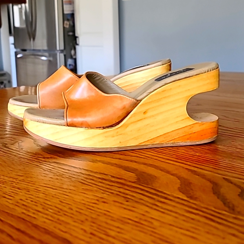 Vintage Guess Camel Wedges Size 8
